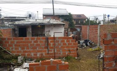 Casa a demoler con lote de 8 x 17