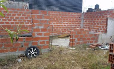 Casa a demoler con lote de 8 x 17