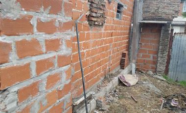 Casa a demoler con lote de 8 x 17