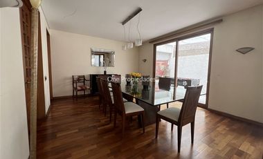 Casa en arriendo de 5 dorm. en Lo Barnechea