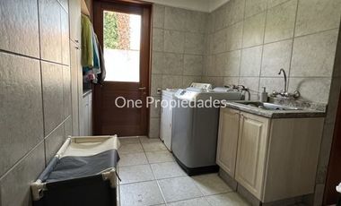 Casa en arriendo de 5 dorm. en Lo Barnechea