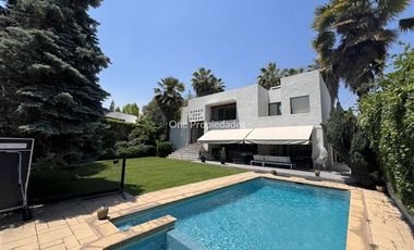 Casa en arriendo de 5 dorm. en Lo Barnechea