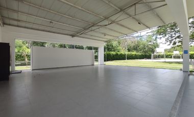 apartamento en arriendo en prados del este. Cod A30827