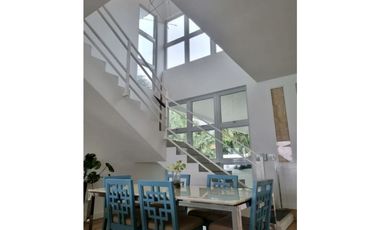 SE VENDE HERMOSA CASA MODERNA EN COSTA ESMERALDA $715,000