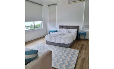 SE VENDE HERMOSA CASA MODERNA EN COSTA ESMERALDA $715,000