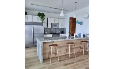 SE VENDE HERMOSA CASA MODERNA EN COSTA ESMERALDA $715,000