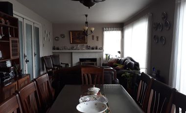 Vendo Excelente Casa Dos Pisos, Una Cuadra Del Mall
