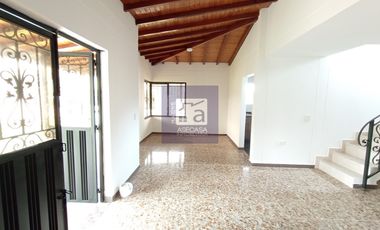 COD. 5044 - SE ARRIENDA CASA - BARRIO: ACAPULCO