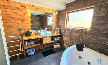 SE VENDE CASA 5D, CAMINO A PENCO, VILLA EL AROMO.