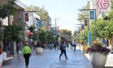GREENWOOD VENDE PISO EN PEATONAL AV. RIVADAVIA, EN EL CENTRO DE SAN JUAN
