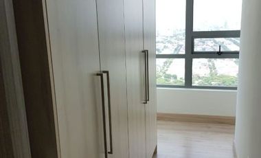 Apartemen ST Moritz Tipe SkyLoft 2 Lantai Semi Furnished