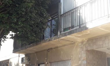 Departamento 2 Amb.  segundo piso x escalera