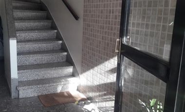 Departamento 2 Amb.  segundo piso x escalera