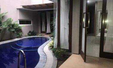 Rumah Mewah Model Klasik di Araya Blimbing Kota Malang