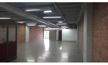 Arriendo local en el Centro Empresarial Olaya Herrera, Medellín
