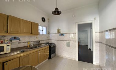 Venta casa 3 ambientes con quincho en Bernal