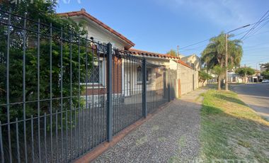 Venta casa 3 ambientes con quincho en Bernal