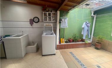 VENTA CASA ESQUINERA EN PIEDECUESTA CERCA AL PARQUE PRINCIPAL COD:409