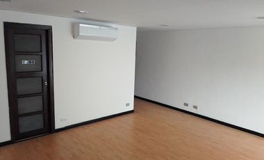 PR13599 SE ARRIENDA OFICINA EN SECTOR VILLAGRANDE, ENVIGADO