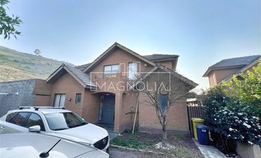 EN VENTA 4D+4B + SERVICIOS, CERCANA A DUNALASTAIR Y LINCOLN