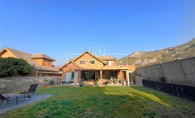 EN VENTA 4D+4B + SERVICIOS, CERCANA A DUNALASTAIR Y LINCOLN