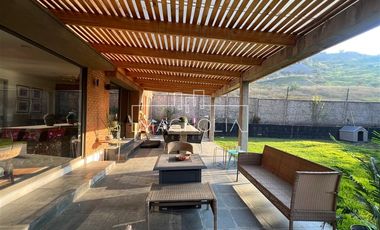 EN VENTA 4D+4B + SERVICIOS, CERCANA A DUNALASTAIR Y LINCOLN