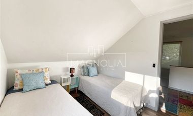 EN VENTA 4D+4B + SERVICIOS, CERCANA A DUNALASTAIR Y LINCOLN