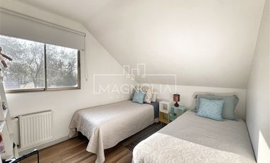 EN VENTA 4D+4B + SERVICIOS, CERCANA A DUNALASTAIR Y LINCOLN