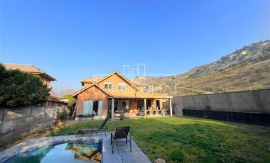 EN VENTA 4D+4B + SERVICIOS, CERCANA A DUNALASTAIR Y LINCOLN
