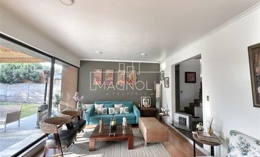 EN VENTA 4D+4B + SERVICIOS, CERCANA A DUNALASTAIR Y LINCOLN