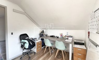 EN VENTA 4D+4B + SERVICIOS, CERCANA A DUNALASTAIR Y LINCOLN