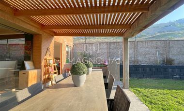 EN VENTA 4D+4B + SERVICIOS, CERCANA A DUNALASTAIR Y LINCOLN