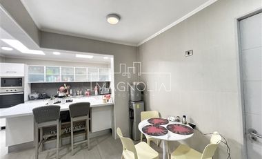 EN VENTA 4D+4B + SERVICIOS, CERCANA A DUNALASTAIR Y LINCOLN