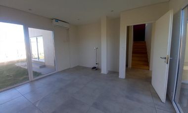Neuquen. Centenario Venta Casa nueva 2 dormitorios en dos plantas BÂ° Costa Rio