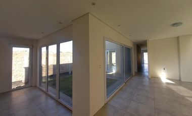 Neuquen. Centenario Venta Casa nueva 2 dormitorios en dos plantas BÂ° Costa Rio