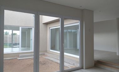 Neuquen. Centenario Venta Casa nueva 2 dormitorios en dos plantas BÂ° Costa Rio