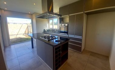 Neuquen. Centenario Venta Casa nueva 2 dormitorios en dos plantas BÂ° Costa Rio