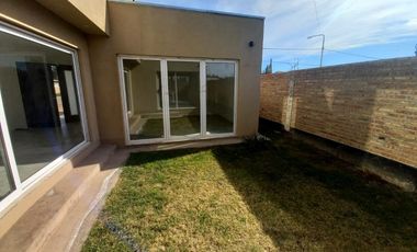 Neuquen. Centenario Venta Casa nueva 2 dormitorios en dos plantas BÂ° Costa Rio