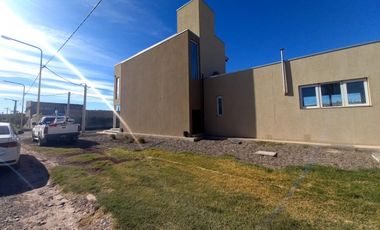 Neuquen. Centenario Venta Casa nueva 2 dormitorios en dos plantas BÂ° Costa Rio