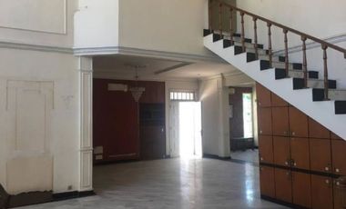 Rumah jl Raya Dharmahusada Hadap Barat Listrik 6500 watt