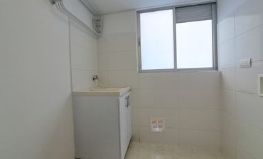apartamento en arriendo en prados del este. Cod A25919