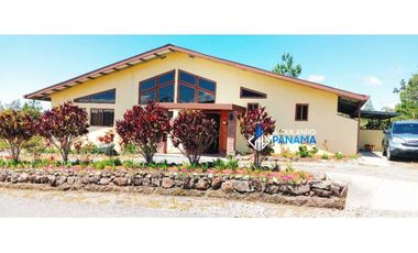 Se vende espectacular casa en Boquete, super amplia y acogedora!