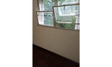 B°.Gral.Paz-Dto.4 amb.muy luminosos-Impecable estado-Todo piso Parquet- Amplio Lavadero independiente