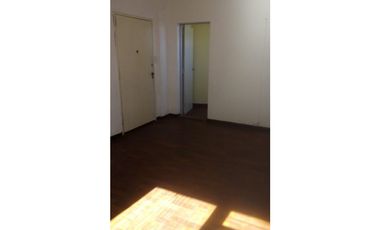 B°.Gral.Paz-Dto.4 amb.muy luminosos-Impecable estado-Todo piso Parquet- Amplio Lavadero independiente