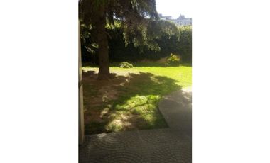 B°.Gral.Paz-Dto.4 amb.muy luminosos-Impecable estado-Todo piso Parquet- Amplio Lavadero independiente