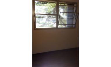 B°.Gral.Paz-Dto.4 amb.muy luminosos-Impecable estado-Todo piso Parquet- Amplio Lavadero independiente