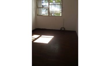 B°.Gral.Paz-Dto.4 amb.muy luminosos-Impecable estado-Todo piso Parquet- Amplio Lavadero independiente