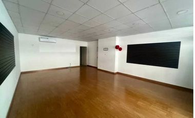 Se Alquila Local Planta Baja en Obarrio <<Orilla de Calle<<
