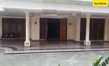Disewakan Rumah 2 Lantai Di Jl. Jaksa Agung Suprapto, genteng Surabaya