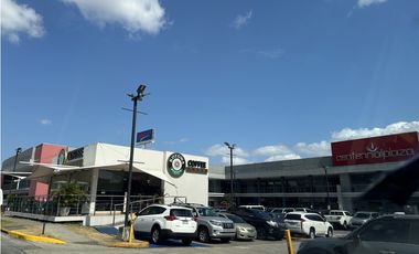 Se Alquila Local Comercial en Plaza Centenario